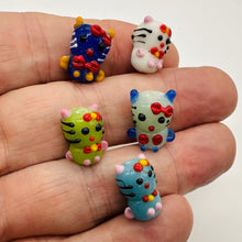 Load image into Gallery viewer, 5 Glass Lampwork Kitty Cat Cartoon Beads 007594