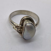 Load image into Gallery viewer, Pearl Sterling Silver Oval Ring | 8 | Gray White |
