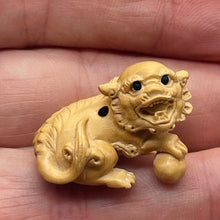 Load image into Gallery viewer, Ojime Netsuke Carved and Signed Guardian Lion | 1 Bead | 25x20x17mm | Cream
