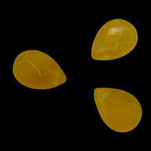 Load image into Gallery viewer, 3 Honey Jade Faceted Briolette 10x7x5mm Beads 004537
