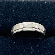 Load image into Gallery viewer, Sterling Silver Double Band Spinner Ring | Size 9 | Silver | 1 Ring |