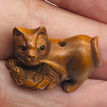 Load image into Gallery viewer, Kitty Cat Crouching Signed Netsuke Bead | 1 Netsuke Bead | | 27x15x19mm | Brown