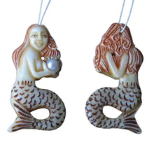 Load image into Gallery viewer, Splash Carved Mermaid W/ Pearl Centerpiece Bead 10404C