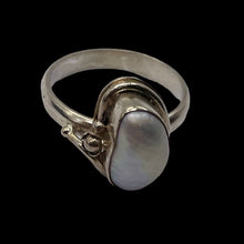 Load image into Gallery viewer, Pearl Sterling Silver Oval Ring | 8 | Gray White |