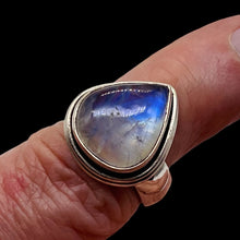 Load image into Gallery viewer, Moonstone Sterling Silver Oval Stone Ring | 8.5 | Blue Flash |
