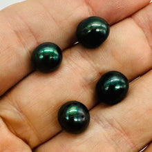 Load image into Gallery viewer, 4 FW Pearls Midnight 9-10x9.5mm Emerald Green Beads 9444