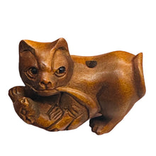 Load image into Gallery viewer, Kitty Cat Crouching Signed Netsuke Bead | 1 Netsuke Bead | | 27x15x19mm | Brown