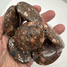 Load image into Gallery viewer, Fabulous Huge Mica Quartz Pendant 60x40mm Bead Strand 108048