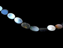 Load image into Gallery viewer, 8 Black Tahitian Mop Flat Oval Beads 004354
