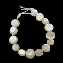 Load image into Gallery viewer, 18 Premium Mother of Pearl Beads 004366