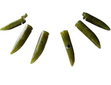 Load image into Gallery viewer, Serpentine 'Dragon Claw' Pendant Bead Strand 108573