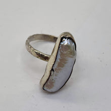 Load image into Gallery viewer, Pearl Sterling Silver Biwa Ring | 9.25 | Rainbow White |