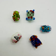 Load image into Gallery viewer, 5 Glass Lampwork Kitty Cat Cartoon Beads 007594