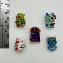Load image into Gallery viewer, 5 Glass Lampwork Kitty Cat Cartoon Beads 007594