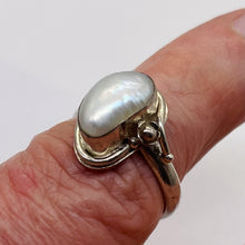Load image into Gallery viewer, Pearl Sterling Silver Oval Ring | 8 | Gray White |