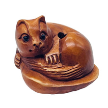 Load image into Gallery viewer, Carved Boxwood Kitty Cat On Clam Shell Ojime/Netsuke Bead | 24x21.5x22mm | Brown