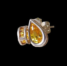 Load image into Gallery viewer, November! Pear 11x7mm Created topaz 925 Sterling Silver Stud Earrings 10154Gkb
