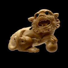 Load image into Gallery viewer, Ojime Netsuke Carved and Signed Guardian Lion | 1 Bead | 25x20x17mm | Cream