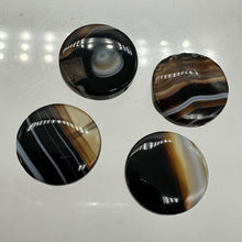 Load image into Gallery viewer, 4 Beads of Sardonyx Agate 20mm Coin Beads 009349