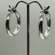Load image into Gallery viewer, Sleek! Sterling Silver Hinged 25mm Hoop Earrings 9770