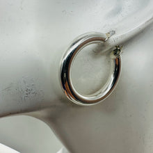 Load image into Gallery viewer, Sleek! Sterling Silver Hinged 25mm Hoop Earrings 9770