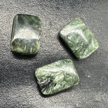 Load image into Gallery viewer, 3 Sultry Green Seraphinite 14x10x4mm Rectangle Focal Beads 8688