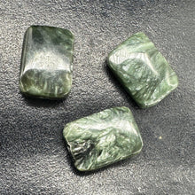 Load image into Gallery viewer, 3 Sultry Green Seraphinite 14x10x4mm Rectangle Focal Beads 8688