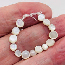 Load image into Gallery viewer, 18 Premium Mother of Pearl Beads 004366