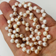 Load image into Gallery viewer, Top Drilled Button Lavender Pink FW Pearl Strand 104761