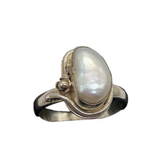 Load image into Gallery viewer, Pearl Sterling Silver Oval Ring | 8 | Gray White |