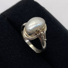 Load image into Gallery viewer, Pearl Sterling Silver Oval Ring | 8 | Gray White |