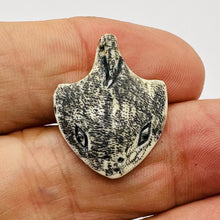 Load image into Gallery viewer, Manta Ray Scrimshaw Pendant Bead | 26x21x5mm | Cream, Black | 1 Bead |