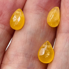 Load image into Gallery viewer, 3 Honey Jade Faceted Briolette 10x7x5mm Beads 004537