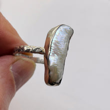 Load image into Gallery viewer, Pearl Sterling Silver Biwa Ring | 9.25 | Rainbow White |