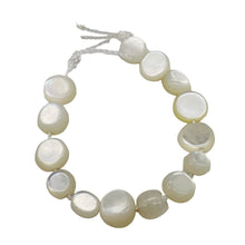 Load image into Gallery viewer, 18 Premium Mother of Pearl Beads 004366