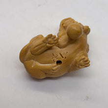 Load image into Gallery viewer, Ojime Netsuke Carved and Signed Guardian Lion | 1 Bead | 25x20x17mm | Cream