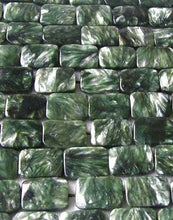 Load image into Gallery viewer, Sultry Shimmering Seraphinite 14x10mm Focal Bead Strand 108688