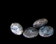 Load image into Gallery viewer, 4 Beads of Speckled Grey Labradorite 20x15mm Oval Pendant Beads 9556