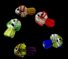 Load image into Gallery viewer, 5 Hand Made Glass Lampwork Tropical Fish Beads 7120