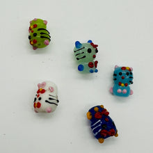 Load image into Gallery viewer, 5 Glass Lampwork Kitty Cat Cartoon Beads 007594