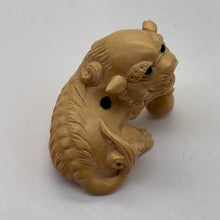 Load image into Gallery viewer, Ojime Netsuke Carved and Signed Guardian Lion | 1 Bead | 25x20x17mm | Cream