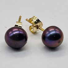 Load image into Gallery viewer, Pearl 14K Gold Round Post Earrings| 6mm | Lavender | 1 Pair |