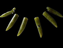 Load image into Gallery viewer, Serpentine 'Dragon Claw' Pendant Bead Strand 108573