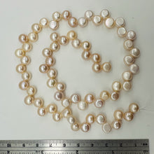 Load image into Gallery viewer, Top Drilled Button Lavender Pink FW Pearl Strand 104761