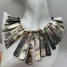 Load image into Gallery viewer, Elegant Tahitian Mother of Pearl Shell 15 to 17 inch Collar Necklace 107216