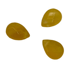 Load image into Gallery viewer, 3 Honey Jade Faceted Briolette 10x7x5mm Beads 004537
