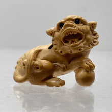 Load image into Gallery viewer, Ojime Netsuke Carved and Signed Guardian Lion | 1 Bead | 25x20x17mm | Cream