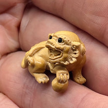 Load image into Gallery viewer, Ojime Netsuke Carved and Signed Guardian Lion | 1 Bead | 25x20x17mm | Cream