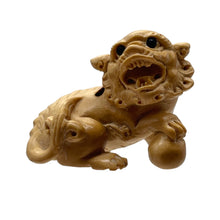Load image into Gallery viewer, Ojime Netsuke Carved and Signed Guardian Lion | 1 Bead | 25x20x17mm | Cream