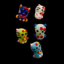 Load image into Gallery viewer, 5 Glass Lampwork Kitty Cat Cartoon Beads 007594